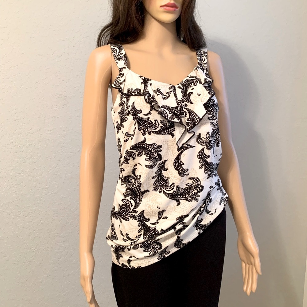 White House Black Market Tank Top (Size Small ) Fabric is soft with stretch
